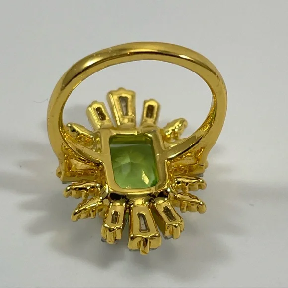 Ring Art Deco Vintage Look Green Peridot CZ Radiant Cut Gold Tone Plated Halo
